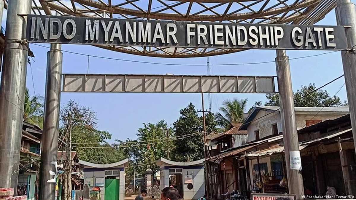 म्यांमार सेना के हवाई हमलों से मिजोरम के सीमावर्ती इलाके में दहशत का माहौल